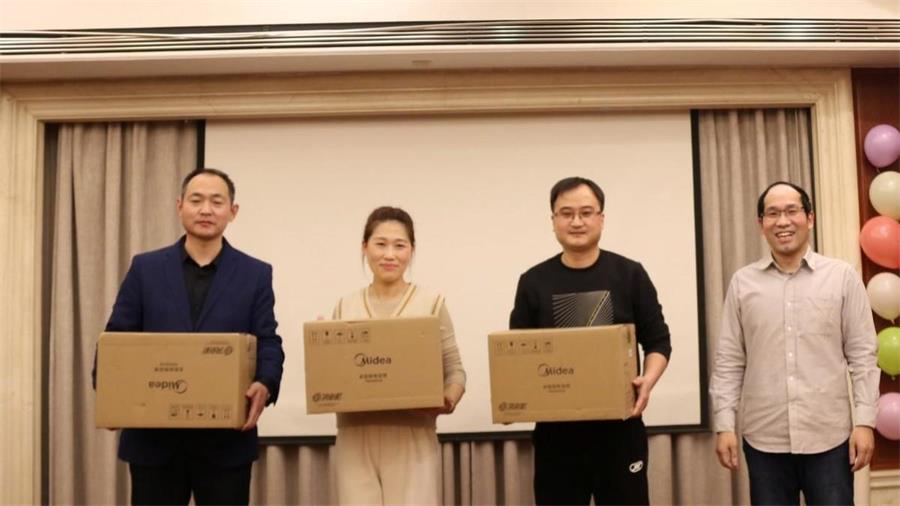 勇毅進(jìn)取，順風(fēng)飛揚(yáng) | 2023年 藍(lán)鵬測(cè)控年會(huì)  幸運(yùn)抽獎(jiǎng) 二等獎(jiǎng) 美的電飯煲