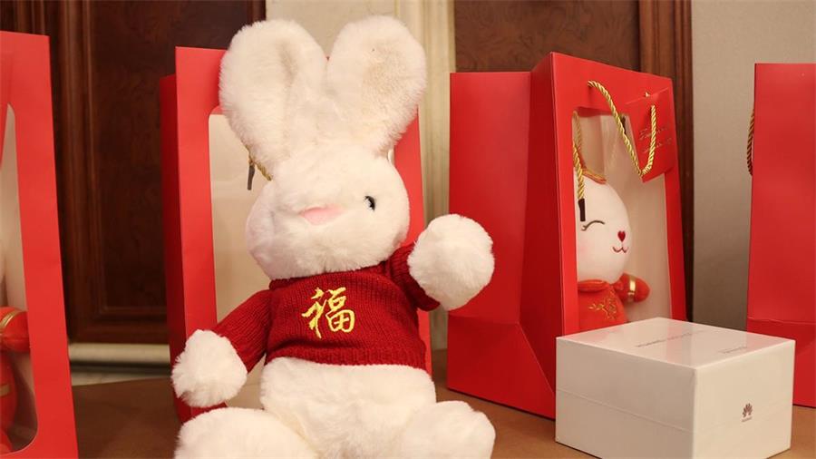 勇毅進(jìn)取，順風(fēng)飛揚(yáng) | 2023年 藍(lán)鵬測(cè)控年會(huì)  陽(yáng)光普照獎(jiǎng) 到場(chǎng)員工紀(jì)念玩偶